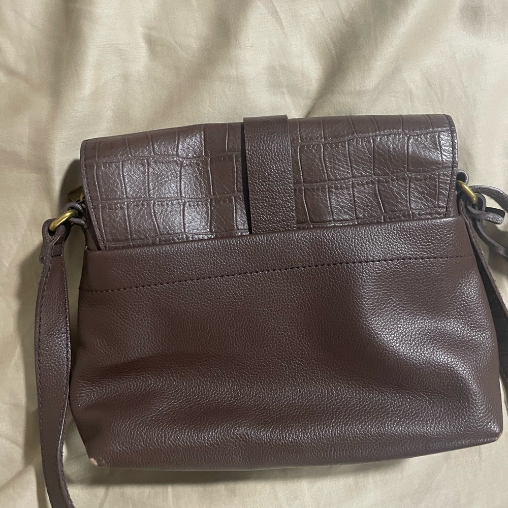 Fossil Brown Croc-Embossed Leather Crossbody Bag - Picture 12 of 13